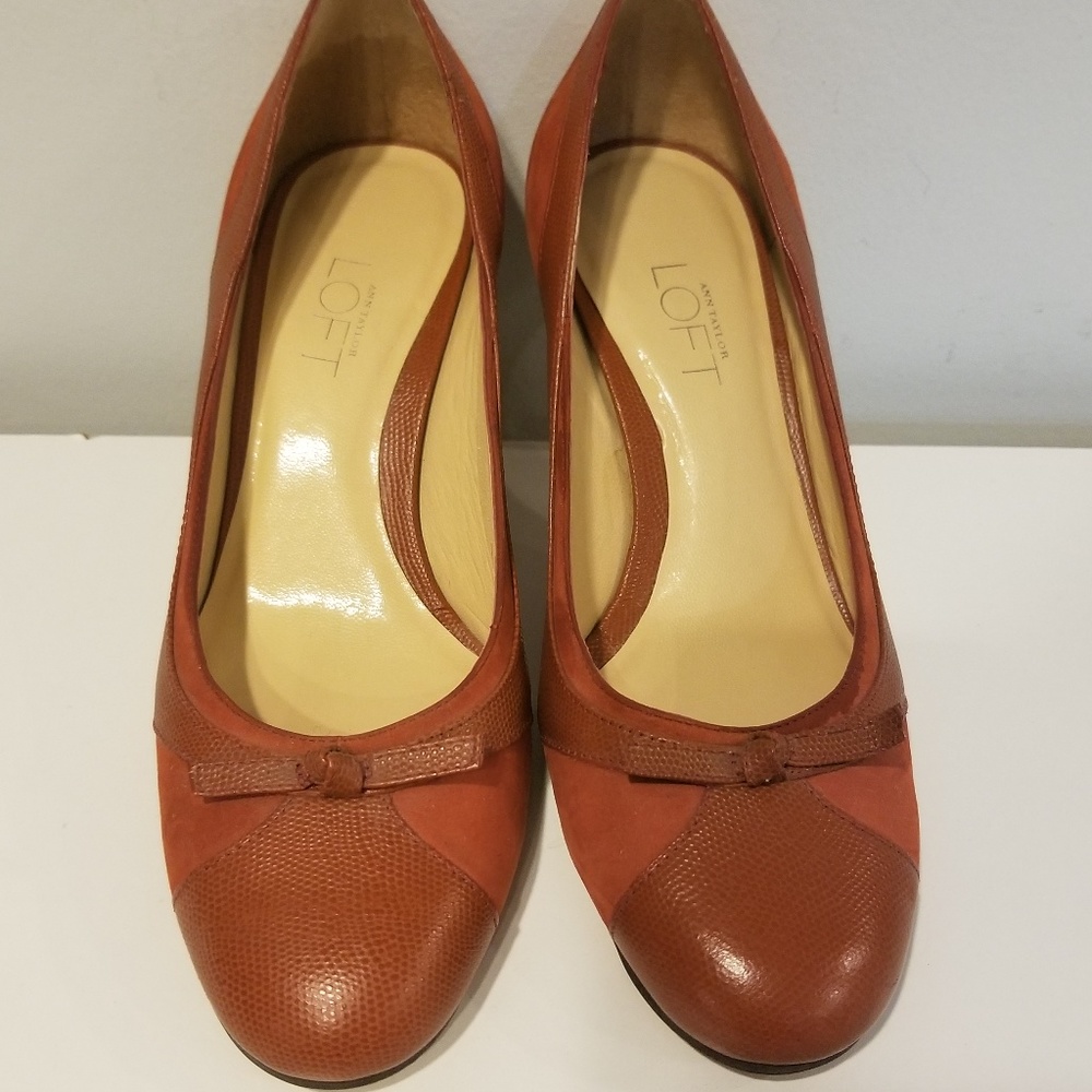 Ann Taylor Aileen Suede Tuscan Shoe Size 5.5